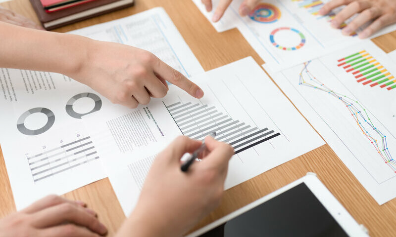 市場調査と事業計画を念入りに行い事業を進めるか判断する