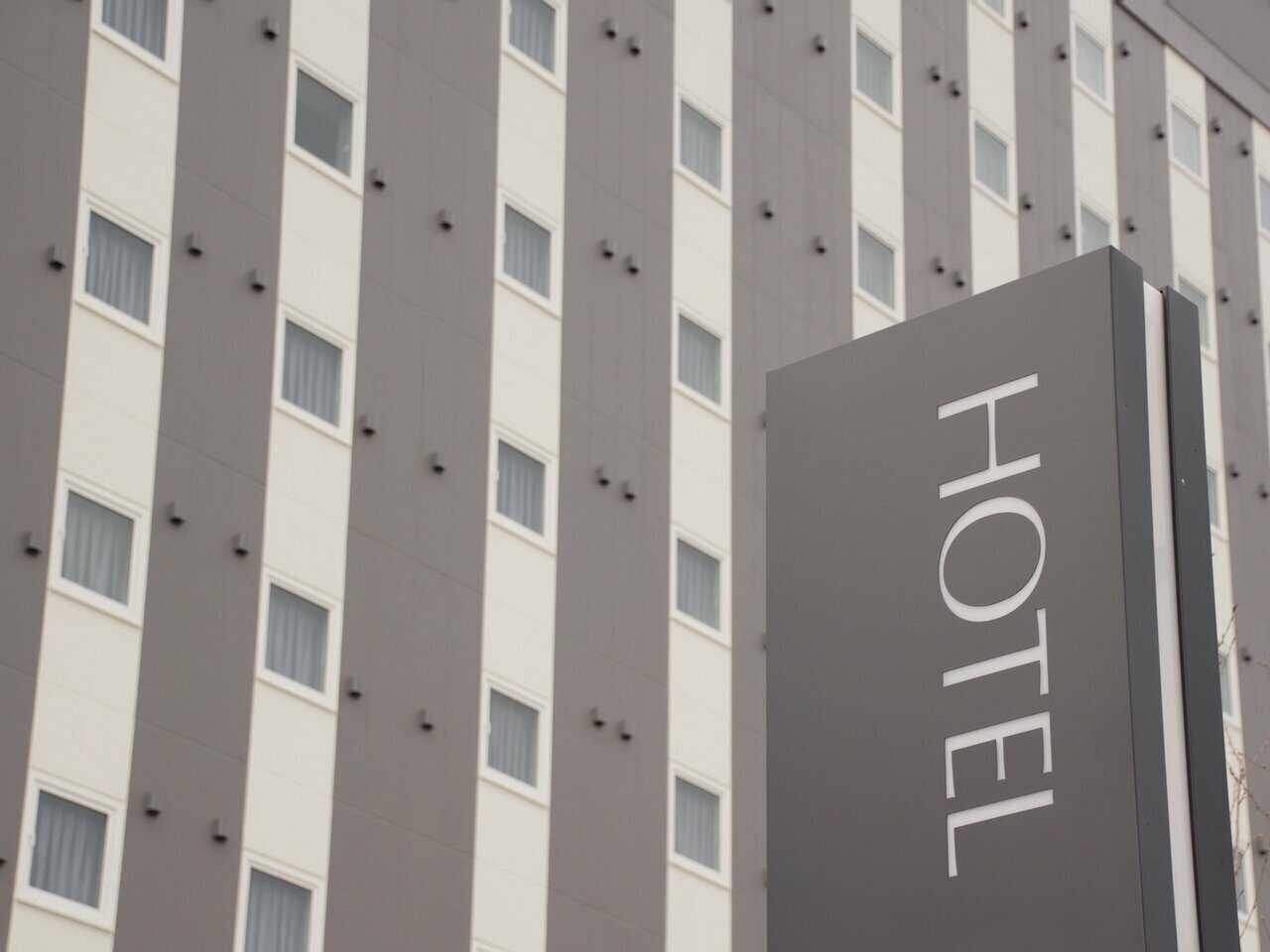 ビジネスホテルの経営における重点項目は、立地に市場性があるのか(=宿泊料が高く取れる、稼働率が高くなる)、プランは部屋数が取れ運営しやすい導線を確保出来るかどうかです。