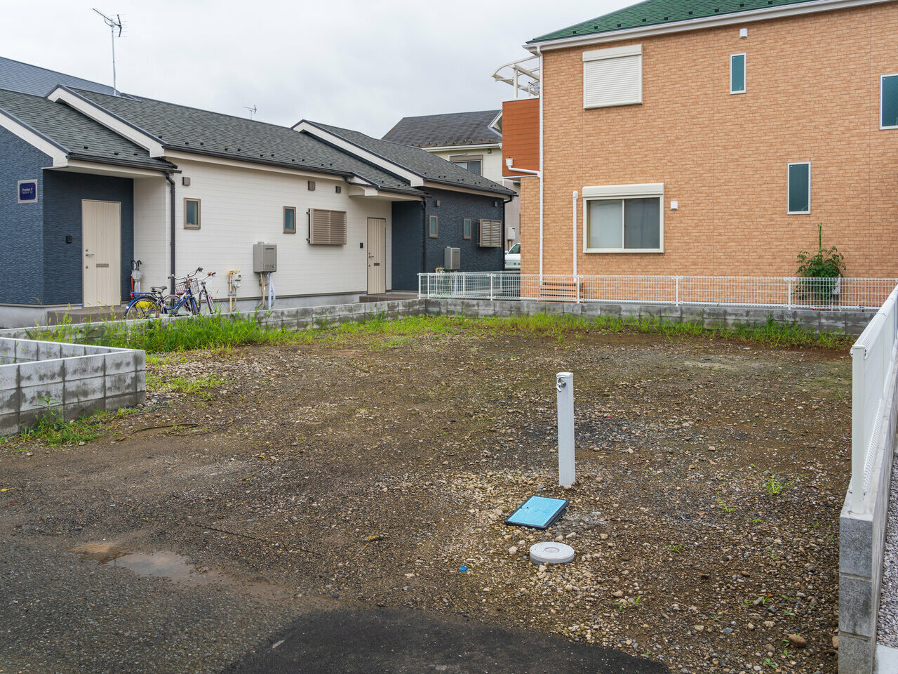 賃貸マンションなどの需要が少ない、または広さや規制などにより、賃貸経営では収益性の見込めない地域であっても、「住宅用地」としての活用が可能です。お持ちの土地の造成や区画整理を事業者が行い、建物を建てて販売（分譲）しますので、何も負担なく土地の有効活用ができます。