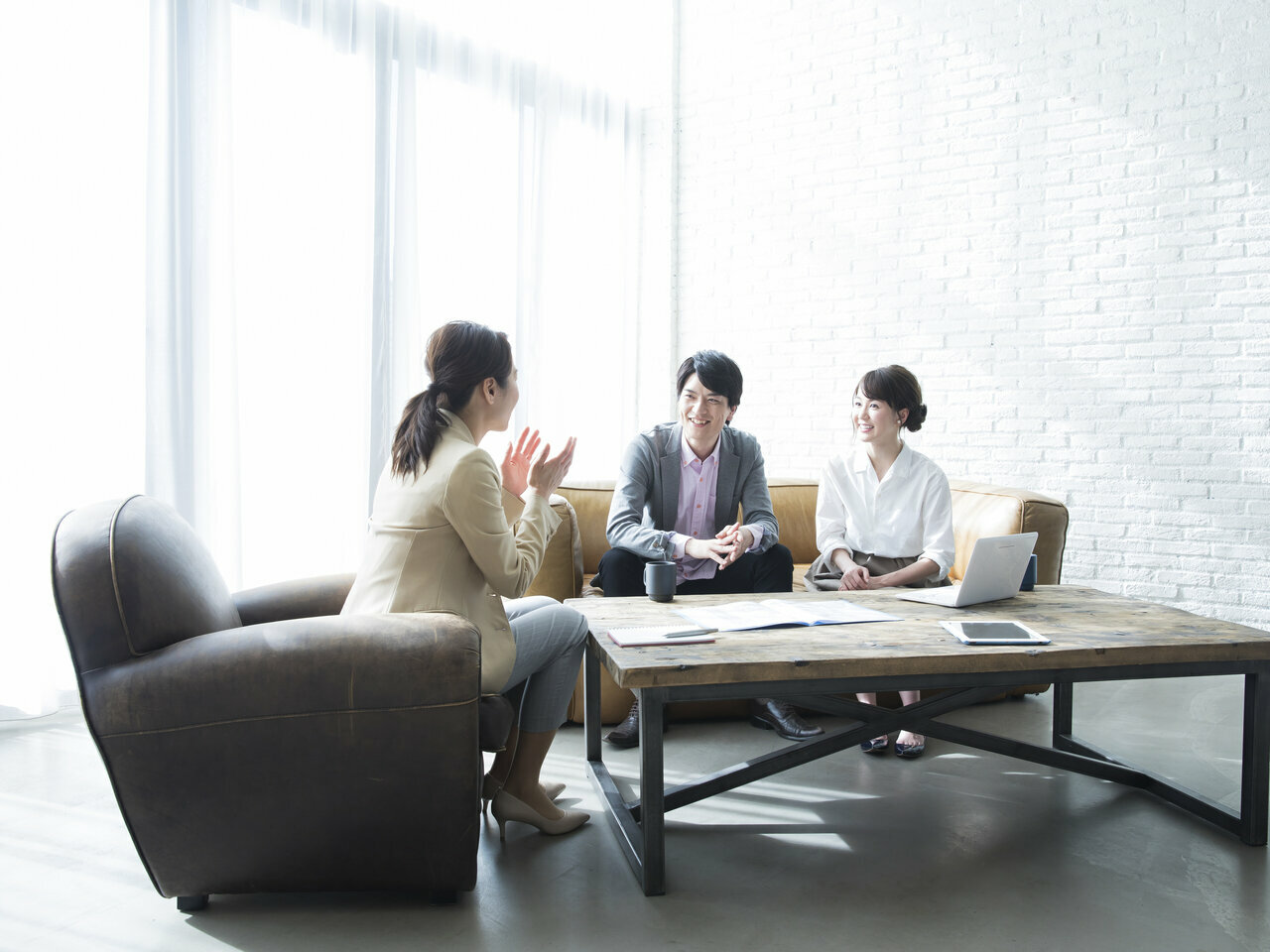 ロードサイドの土地があれば、まずロードサイド店舗を当たる（投資利回りが一番高い）。店舗を選ぶ際には運営先がしっかりした所なのか？建築協力金は出るのか？途中撤退したときの違約条件などの交渉も大切です。