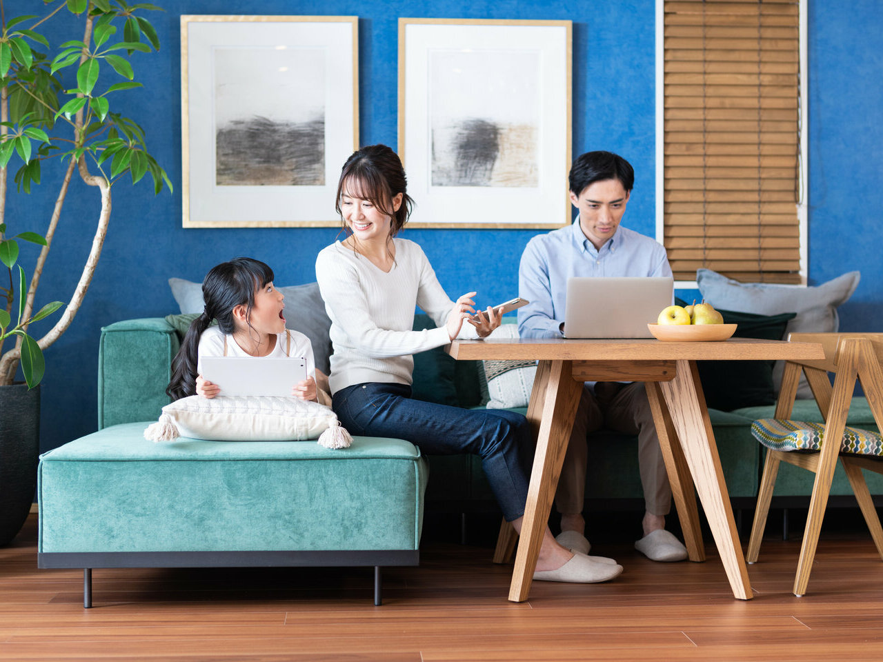 まず最初に行うのは、入居者の顧客像を組み立てること。<br />
「誰にどのような価値をどのように提供するか」を考えることが重要です。<br />
例えば、30代子育て夫婦・子供2人幼稚園の4名家族、など。<br />
顧客像に合った間取りやサービス提供を行うことが出来れば入居率を高めることができます。<br />
<br />
マンション経営においては、「入居率」というものに誰もが頭を悩ませることと思います。「せっかくマンションを建設したはいいが、入居者が思うように決まらない。」こうした悩みをお持ちの方は多く、それゆえに、「マンション経営=やらない方がイイ」と思っていらっしゃる方もいるのではないでしょうか。しかし、「空室がでないマンション」を建てる方法を知っていれば、心配はいりません。 ニーズというのは時代とともに流行が変化していきます。<br />