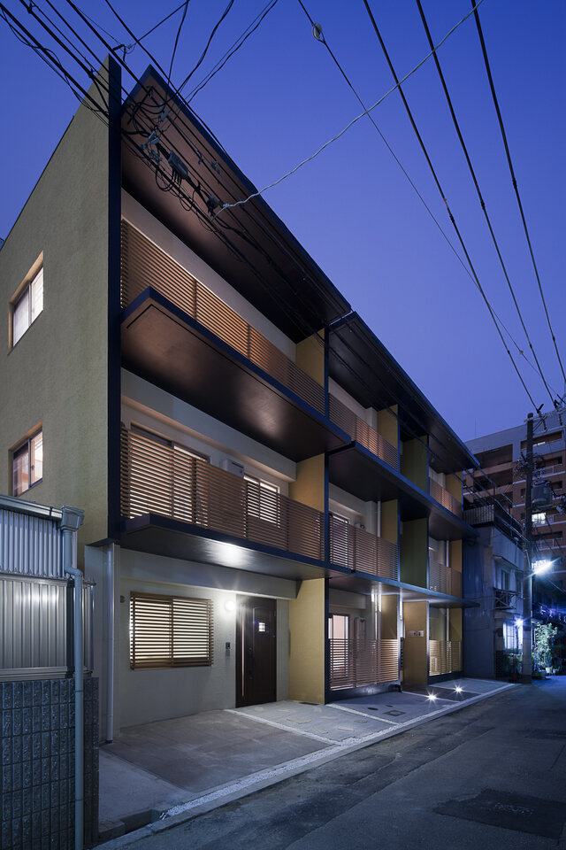 自宅に住みつつ、家賃収入を得る。 古くなった自宅が０円から新築に！！ローンで悩むことはもうありません。<br />
家賃収入でローンが返済でき、ローン返済後は家賃収入がそのまま 収入になります。<br />
<br />
「息子が帰ってきたから、二世帯+賃貸に」<br />
「３世代になってきたから、３世帯住宅に」<br />
「夫婦だけなのでほとんどを賃貸部分に」<br />
<br />
家族構成、ライフスタイルの変化 に合わせて、　ありとあらゆる局面であなたの生活を サポートしてくれる住宅です。